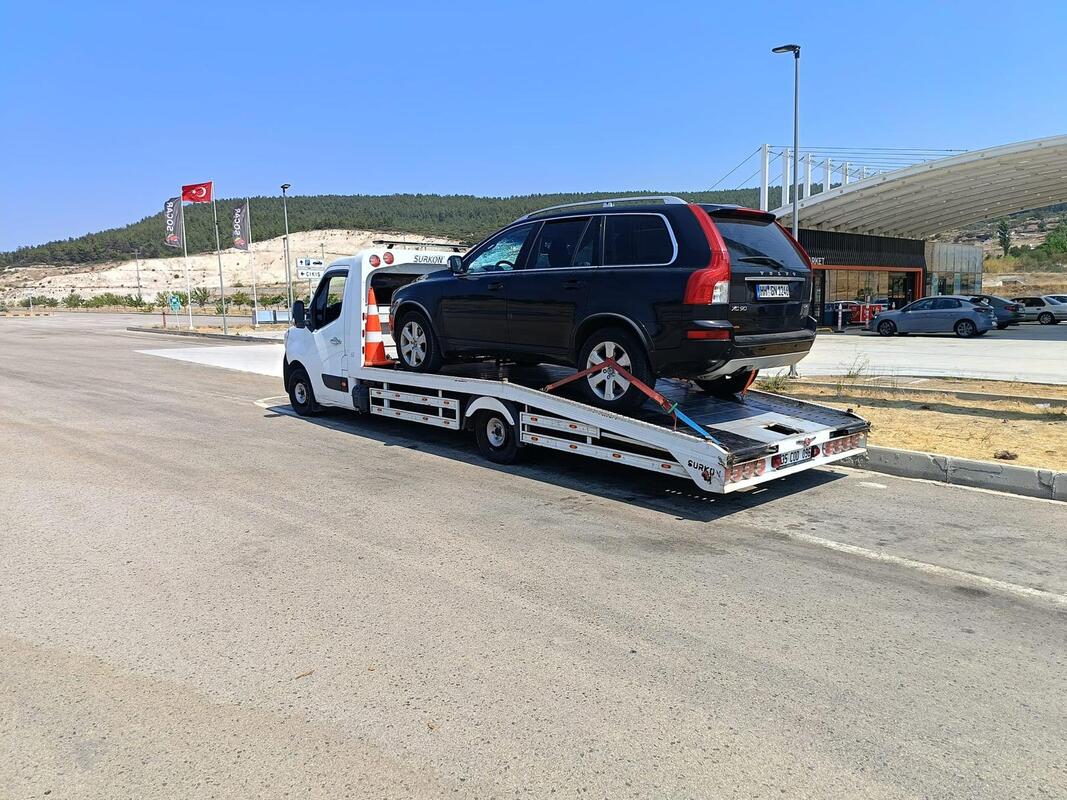 Çeşme gece BMW taşıma